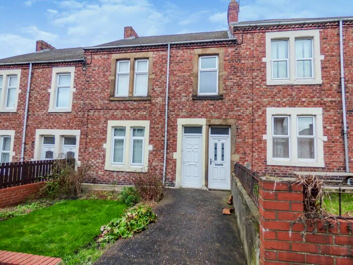 3 Bedroom Flat To Rent In Axwell Terrace, Swalwell, Newcastle Upon Tyne, NE16