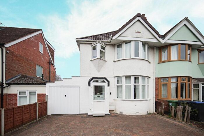 3 Bedroom Semi Detached House For Sale In Kinross Road, Leamington Spa, CV32