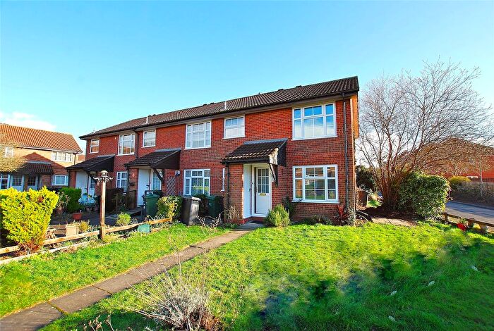1 Bedroom Flat To Rent In Peak Road, Guildford, Surrey, GU2