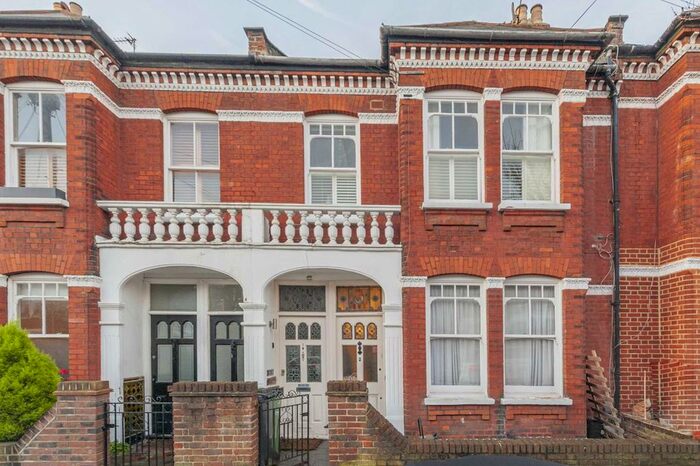 2 Bedroom Flat To Rent In Mandalay Road, London SW4