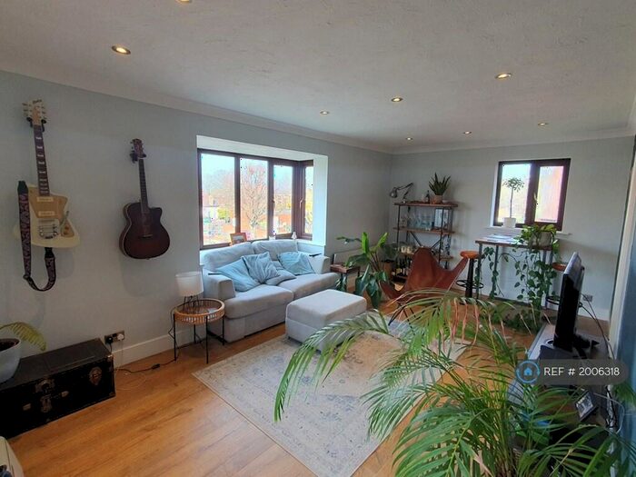 2 Bedroom Flat To Rent In Hilton Heights, Sutton, SM1