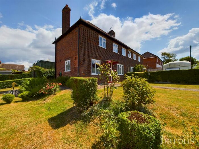 3 Bedroom Semi-Detached House For Sale In Salmons Road, Odiham, Hook, RG29