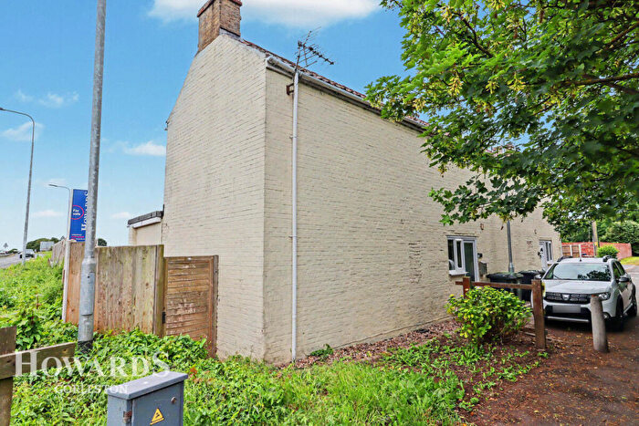 2 Bedroom Cottage For Sale In Sidegate Cottages, Hopton, NR31