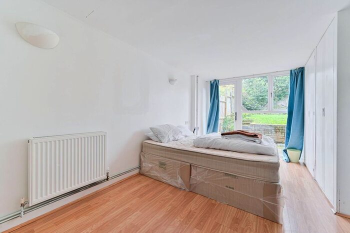 4 Bedroom Property To Rent In Half Moon Lane, North Dulwich, London, SE24