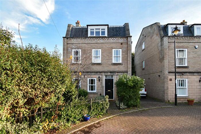 4 Bedroom Semi-Detached House To Rent In Fairsford Place, Cambridge, CB1