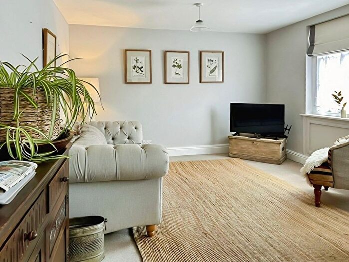 1 Bedroom Flat To Rent In West Street, Bridport, DT6