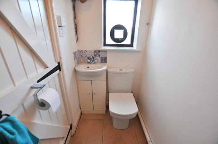 2 Bedroom Cottage For Sale In Long Lane, Heath Charnock, PR6