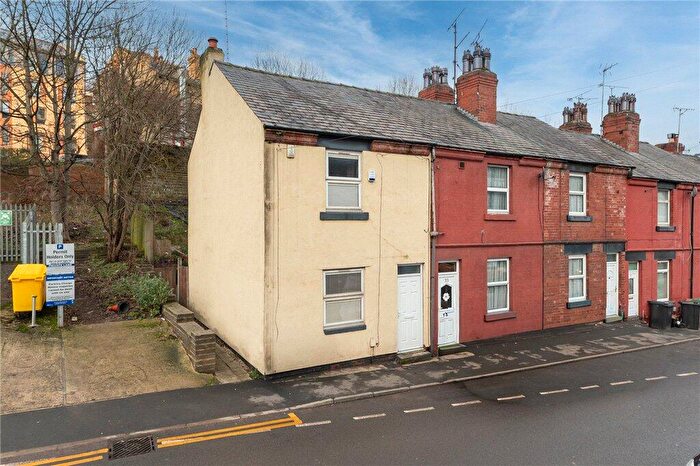 2 Bedroom End Of Terrace House For Sale In Station Road, Morley, Leeds, West Yorkshire, LS27