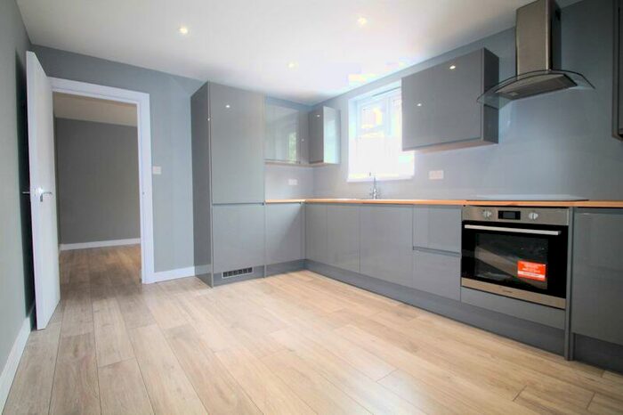 1 Bedroom Detached House To Rent In Benjamin Road, High Wycombe, HP13