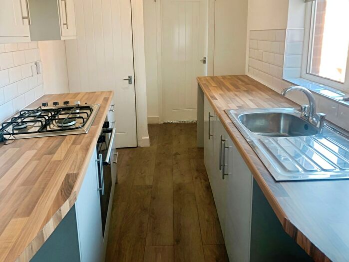 3 Bedroom Flat To Rent In Dean Road, South Shields, Tyne And Wear, NE33