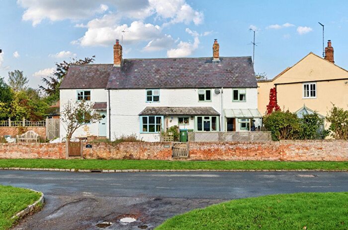 3 Bedroom Detached House For Sale In High Street, Thornborough, Buckingham, MK18