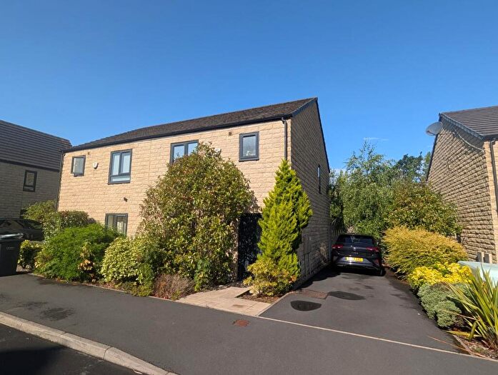 3 Bedroom Semi-Detached House For Sale In Beck View Way, Shipley, BD18
