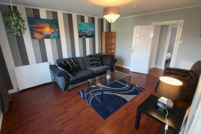2 Bedroom Flat To Rent In School Drive, Aberdeen, AB24