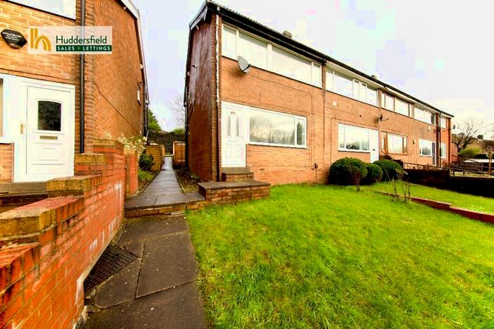 3 Bedroom Semi-Detached House To Rent In Upper Brow Road, Huddersfield, HD1