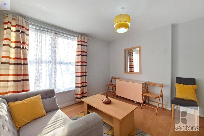1 Bedroom Flat To Rent In New Cross Road, Deptford, London, SE14