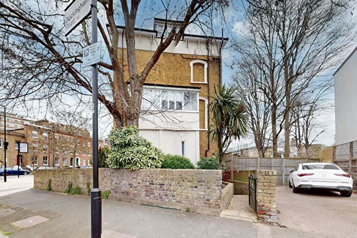 2 Bedroom House For Sale In Southgate Road, London, N1