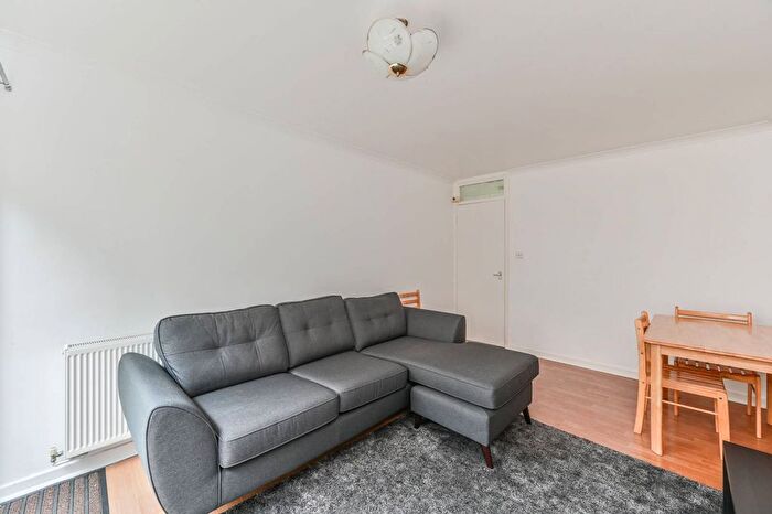 1 Bedroom Flat To Rent In Nantes Close, St John's Hill, London, SW18