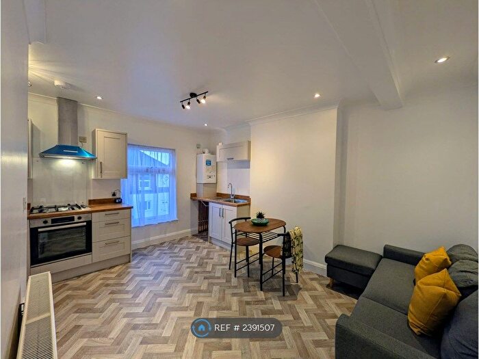 2 Bedroom Flat To Rent In Oxford Street, Rugby, CV21