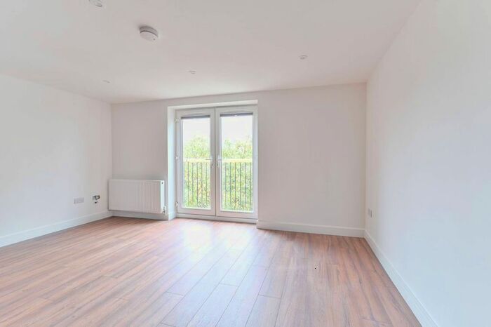 2 Bedroom Flat To Rent In Peckham Rye, Peckham, London, SE15