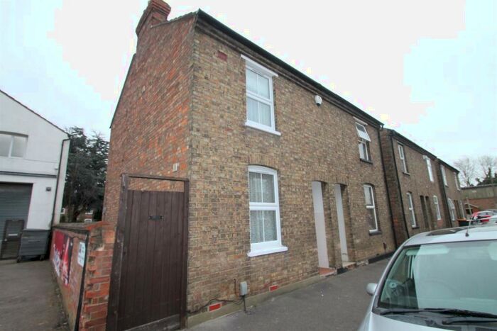 2 Bedroom Terraced House To Rent In Dean Street, MK40
