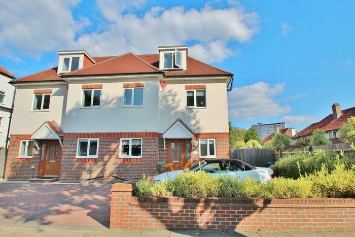 4 Bedroom Semi-Detached House To Rent In Surbiton, Surrey, KT5