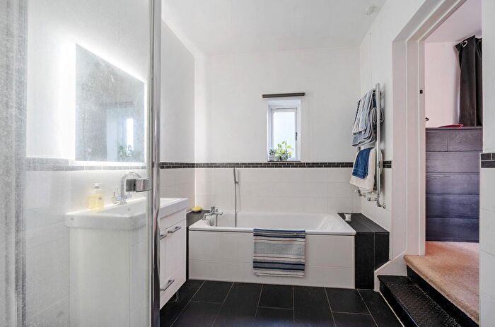 5 Bedroom Detached House For Sale In Cargate Terrace, Aldershot, Hampshire, GU11