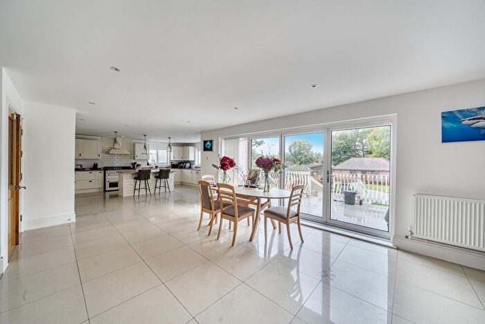 5 Bedroom Bungalow For Sale In Robin Hood Lane, Blue Bell Hill, Chatham, ME5