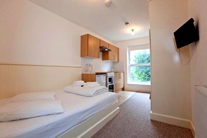 Apartment To Rent In Belsize Square, Belsize Park, London, NW3