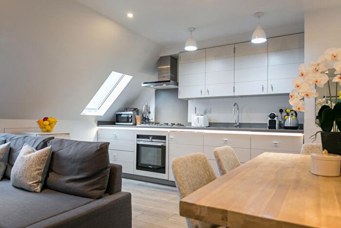 2 Bedroom Flat To Rent In Rathbone Place, London, W1T