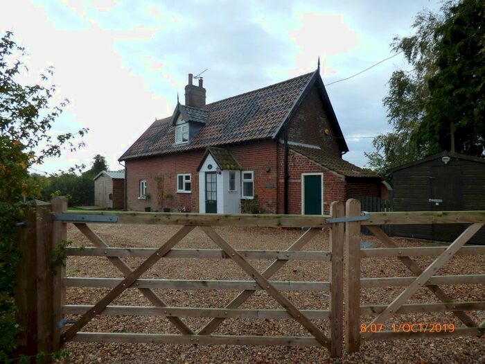 3 Bedroom Detached House To Rent In Church Road, Hedenham, Suffolk, NR35