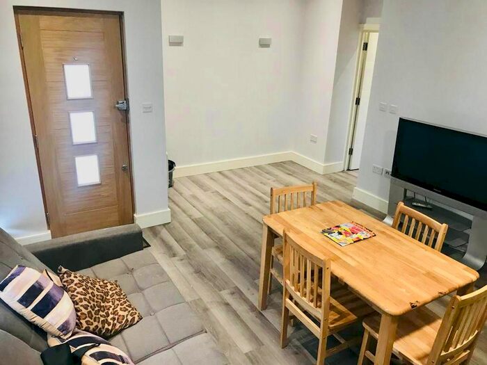 2 Bedroom Flat To Rent In Ordnance Road, Enfiled EN3