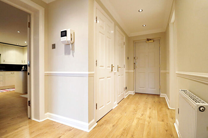 2 Bedroom Flat For Sale In Copers Cope Road, Beckenham, BR3