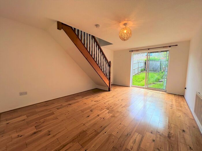 2 Bedroom Property To Rent In Spruce Gardens, Oxford, OX4