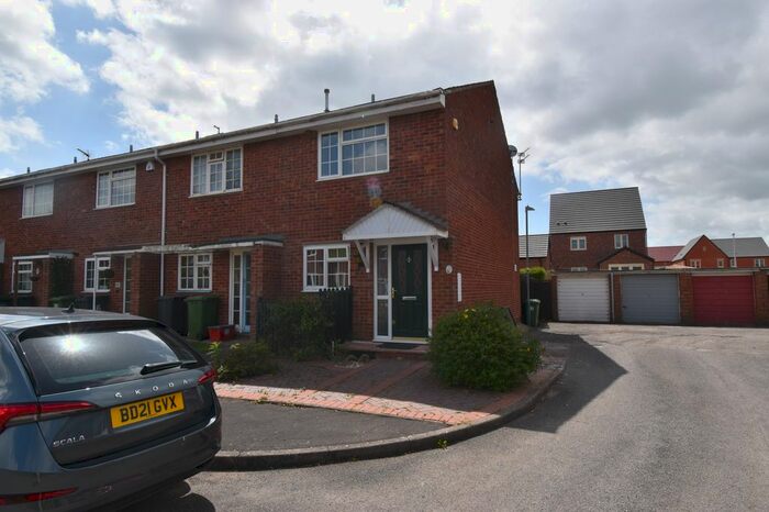 2 Bedroom End Of Terrace House To Rent In Chapman Close, Leamington Spa, Warwickshire, CV31