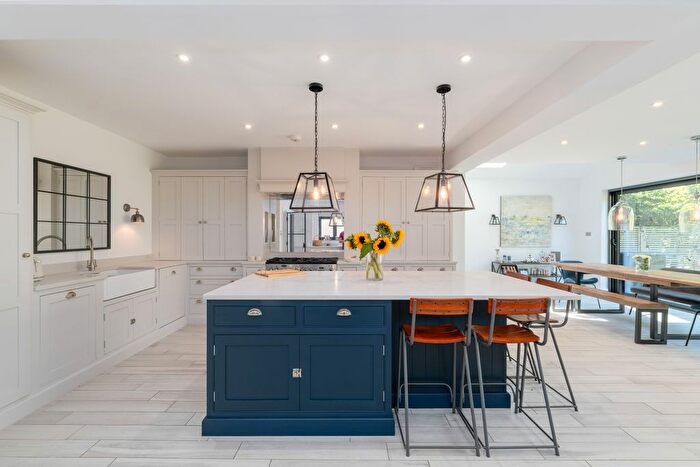 4 Bedroom Detached House For Sale In Upwood Road, London, SE12