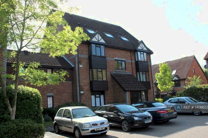 1 Bedroom Flat To Rent In The Grange, Woking, GU22