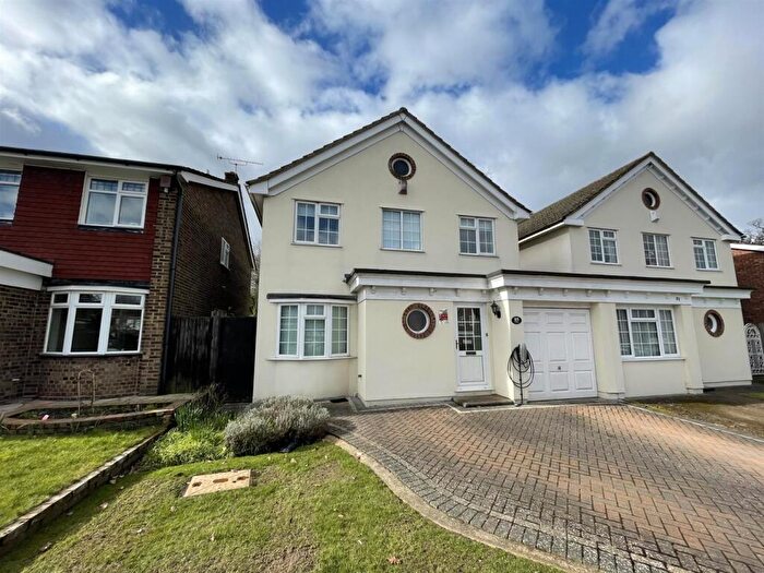 4 Bedroom Link Detached House To Rent In Masefield View, Orpington, BR6