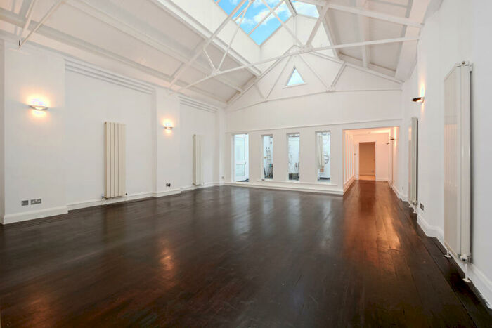 3 Bedroom Flat To Rent In Terretts Place, Islington, N1