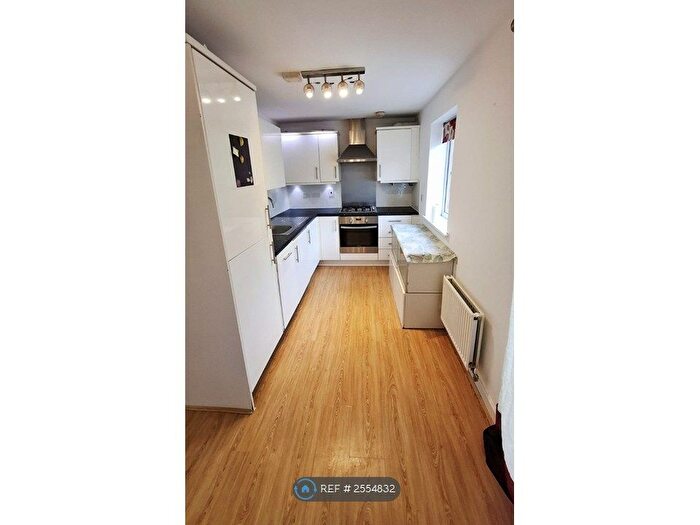2 Bedroom Flat To Rent In Blake Court, Watford, WD24