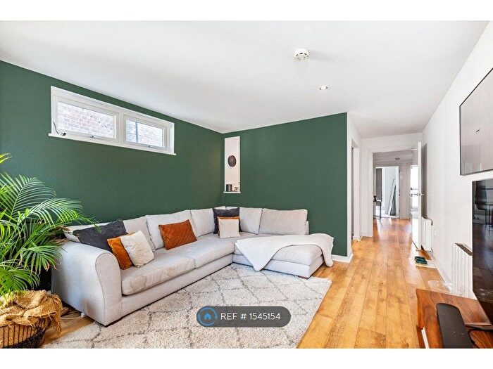 2 Bedroom Flat To Rent In Point Pleasant, London, SW18