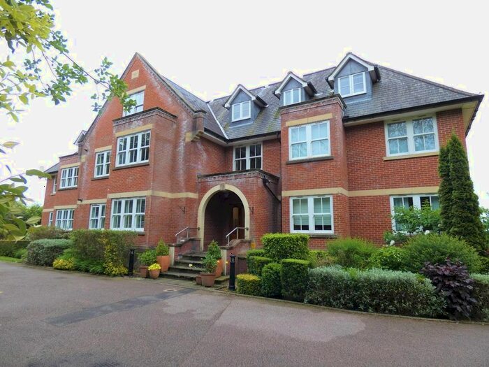 2 Bedroom Flat To Rent In Trinity Close, Tunbridge Wells, TN2