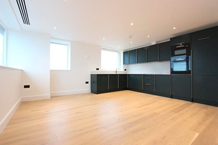 2 Bedroom Flat To Rent In Westminster Bridge Road, Elephant Amp; Castle, London, SE1