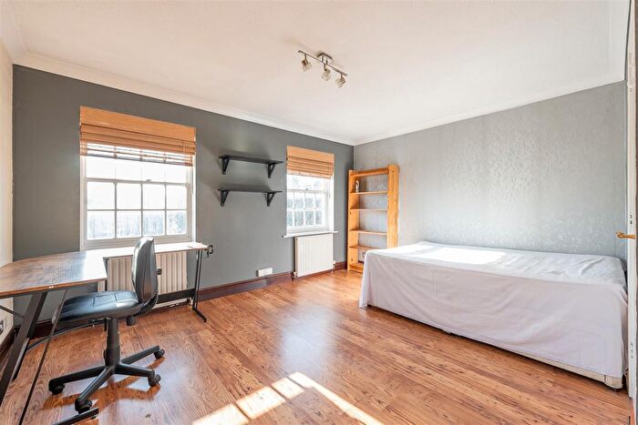 5 Bedroom End Of Terrace House For Sale In Handsworth Avenue, Highams Park, E4