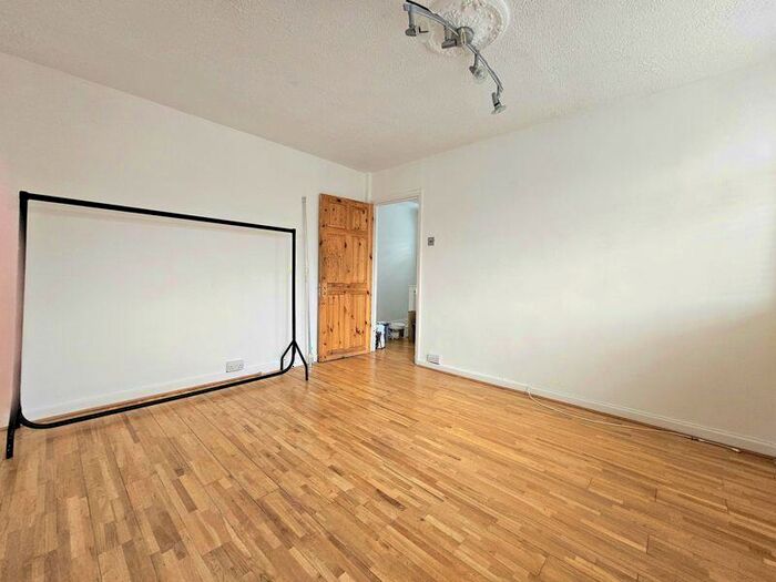 1 Bedroom House To Rent In Crownfield Ave, Ilford, IG2