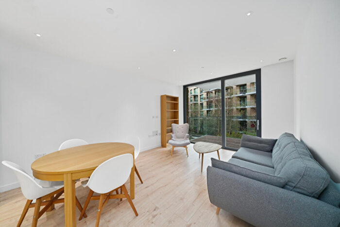 2 Bedroom Apartment To Rent In Canter Way, E1