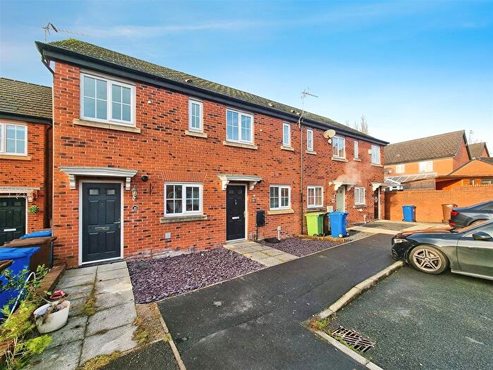 2 Bedroom End Of Terrace House To Rent In North Croft, Atherton, Manchester, M46