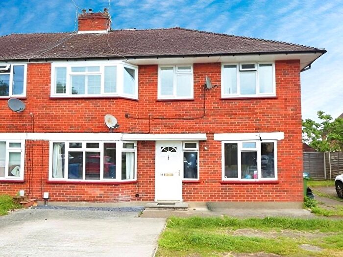 2 Bedroom Maisonette For Sale In Covey Close, Farnborough, Hampshire, GU14