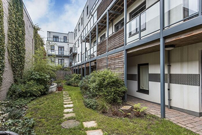 3 Bedroom Flat To Rent In The Retreat, Earlsfield, SW18