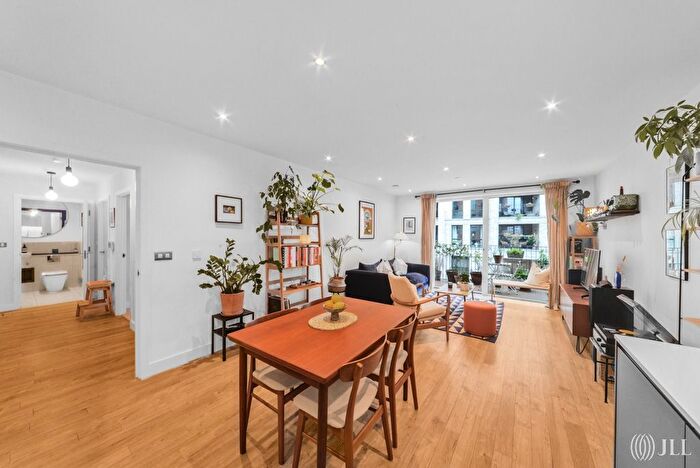 2 Bedroom Flat For Sale In Glow Court, Rookwood Way, London, E3