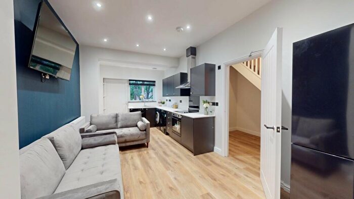 5 Bedroom House To Rent In Cross View Terrace, DH1